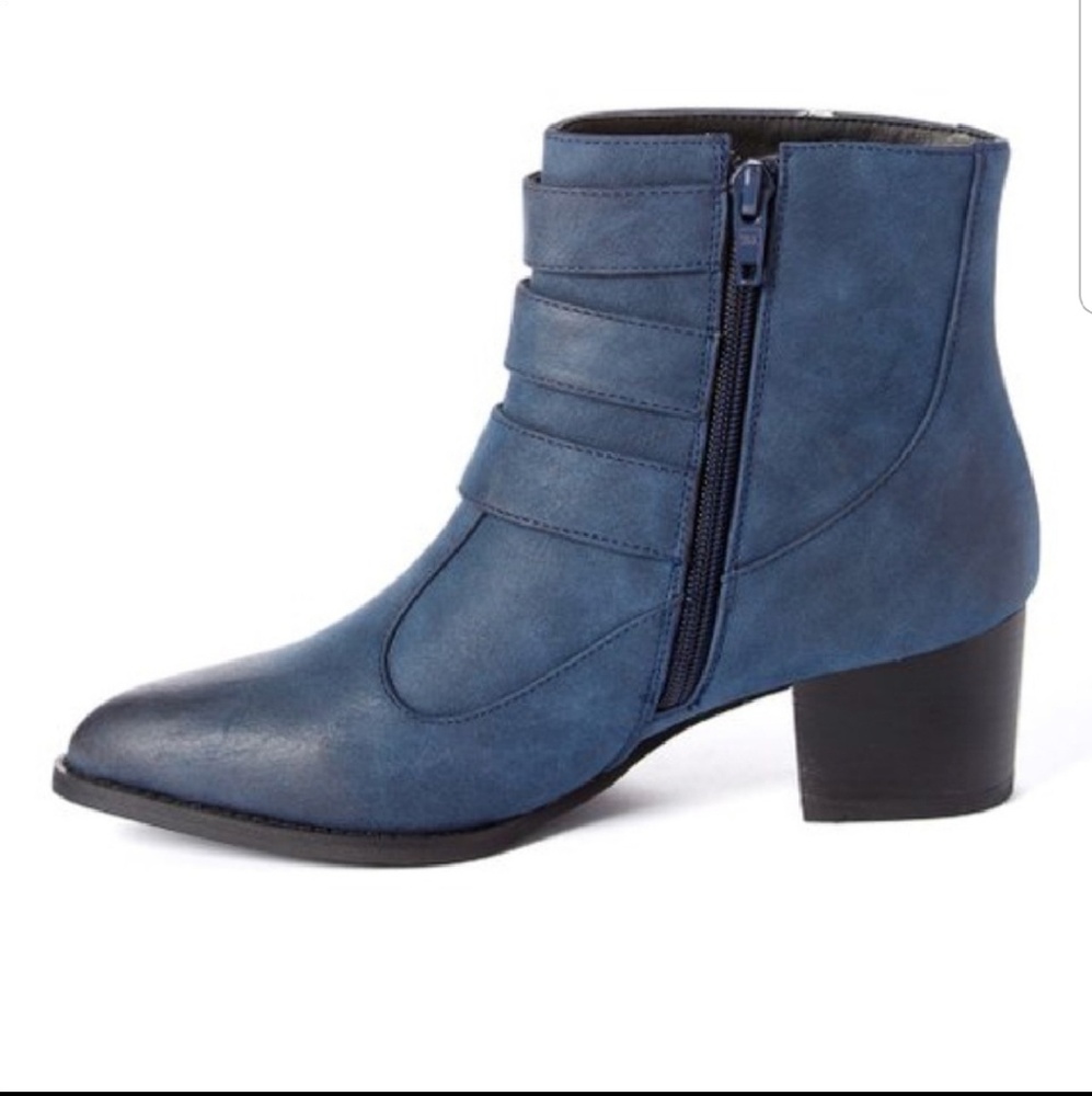 French. Blue. Ankle boots. Size 40. New